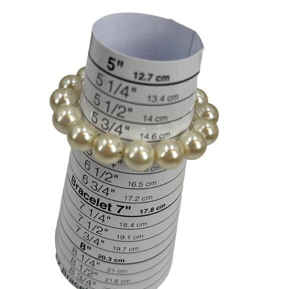Stretchy faux pearl bracelet - Picture 2 of 2